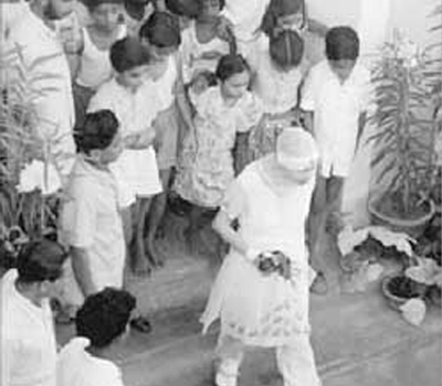 Mothers-Arrival-Day-24th-April-2005